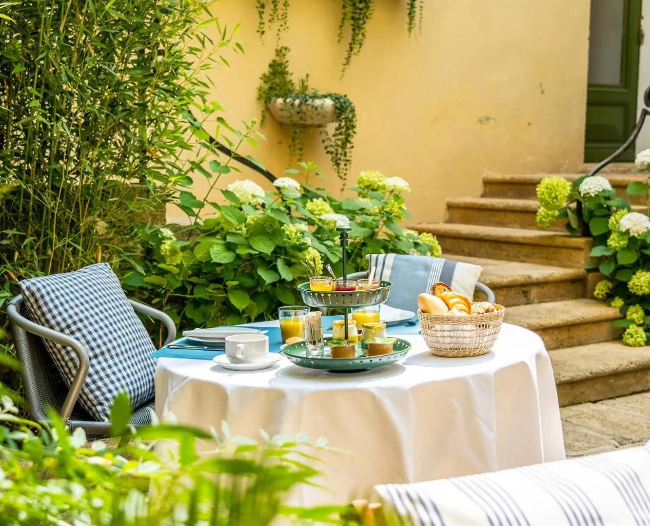 La Maison D'Ete Salon-de-Provence Hotel
