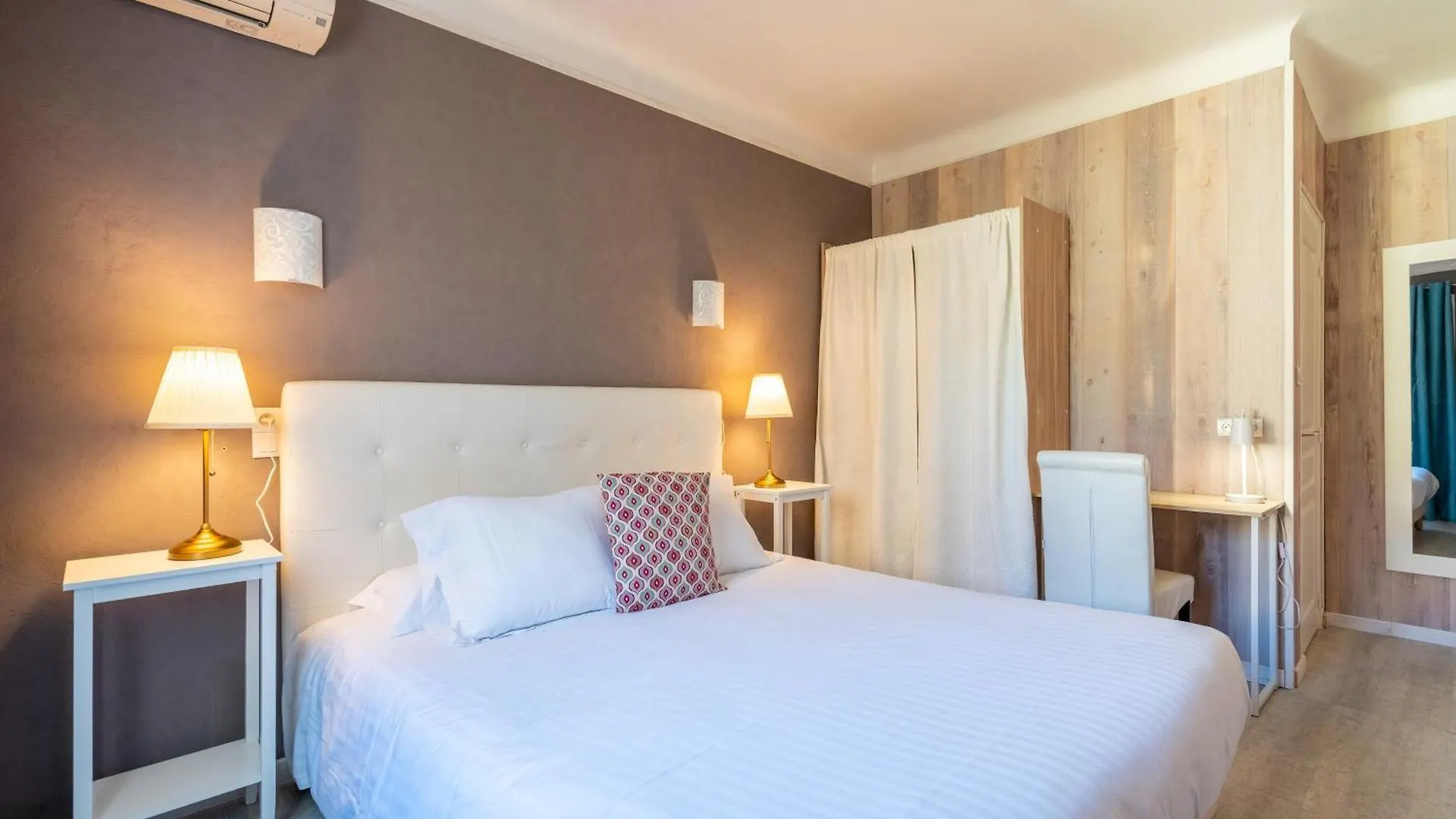 La Maison D'Ete Salon-de-Provence Hotel